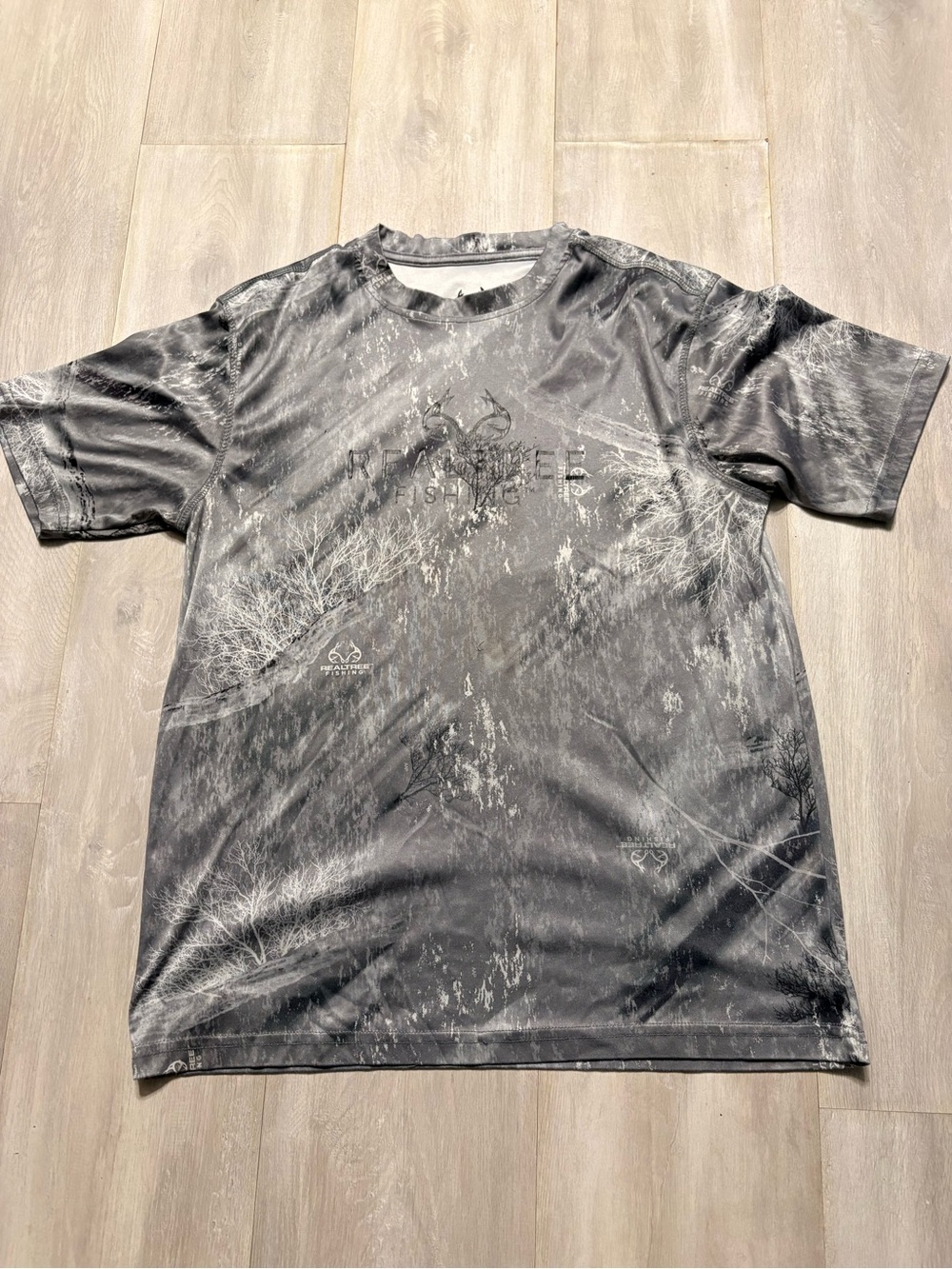 Realtree Men’s Gray Short-Sleeve Performance Tee